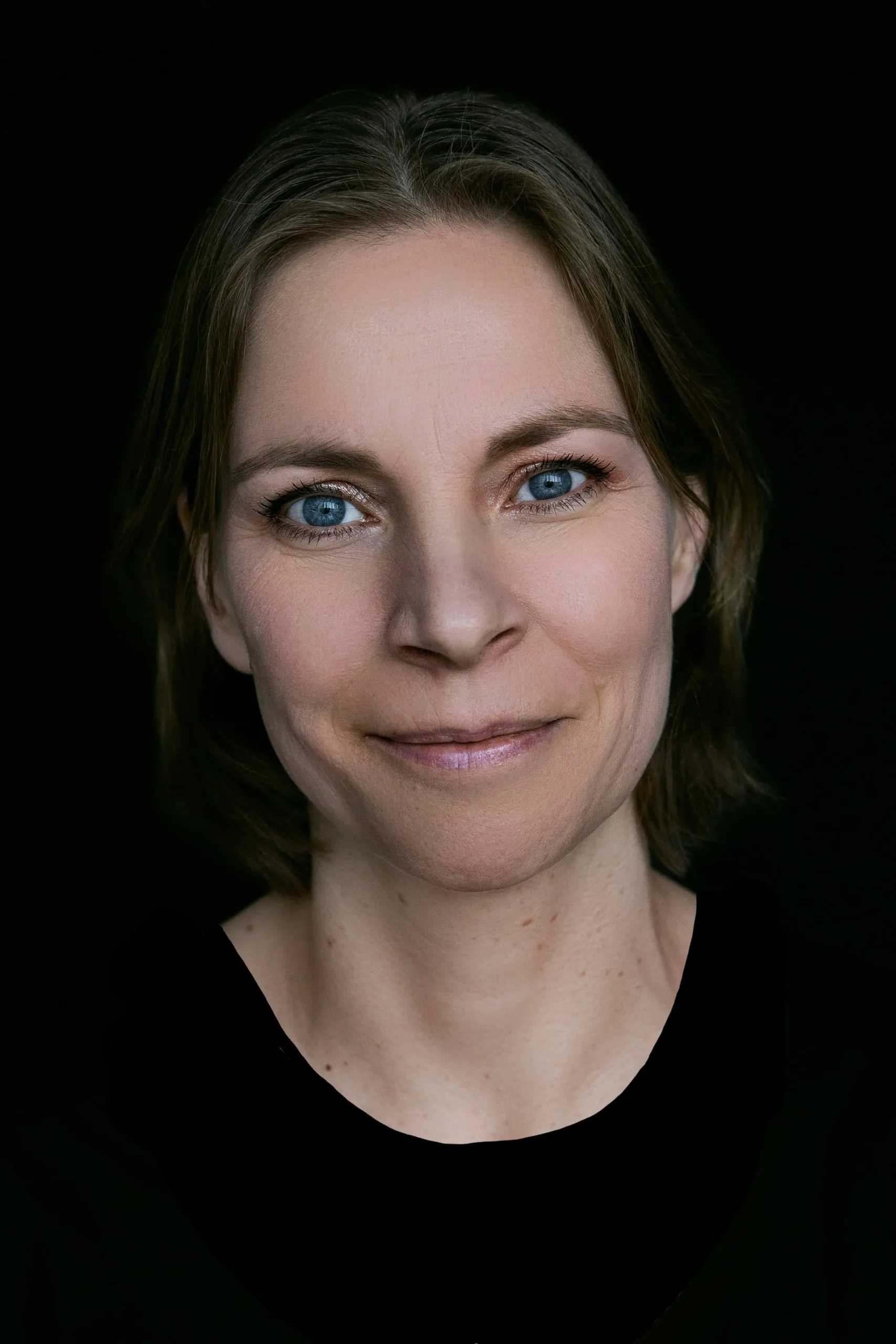 Fieneke zwart compressed contact